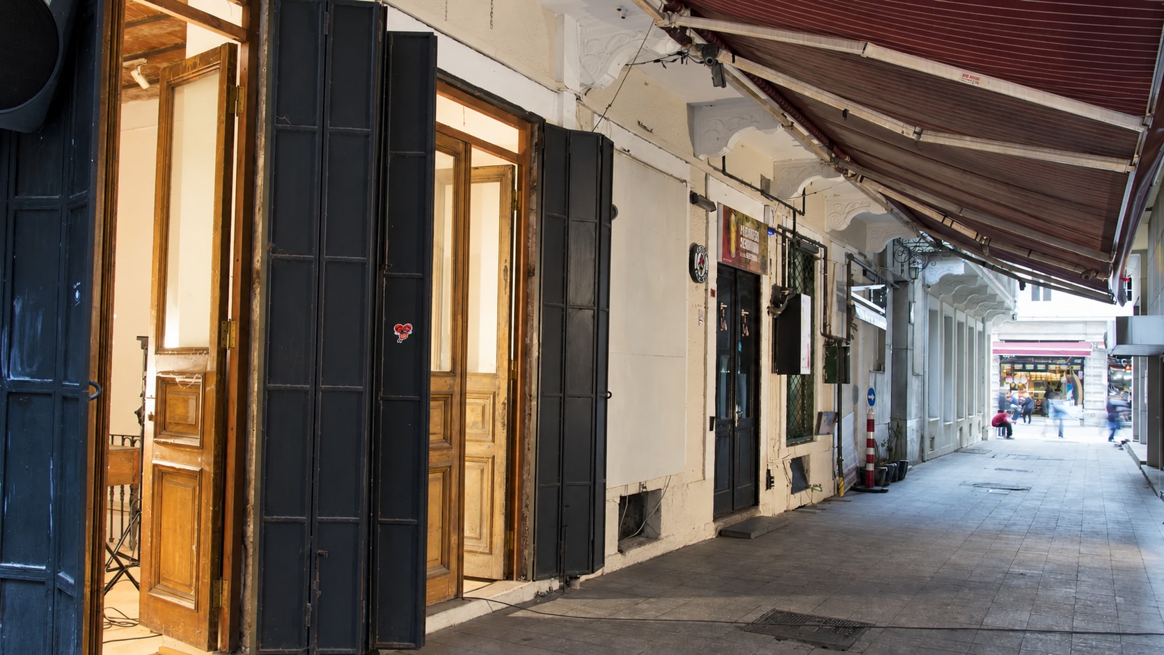 İstiklal Caddesi Yakınında Tarihi Dükkan